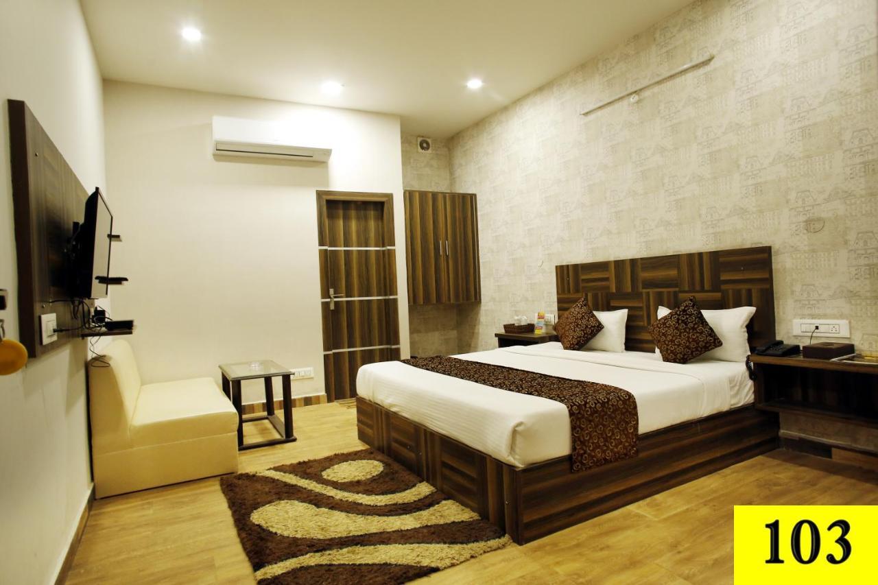 Hotel L'Avenir Rohtak Exterior foto